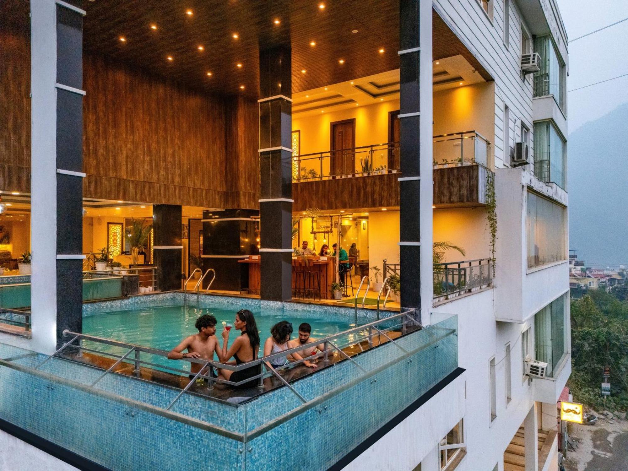 Moustache Rishikesh Luxuria Hostel ภายนอก รูปภาพ
