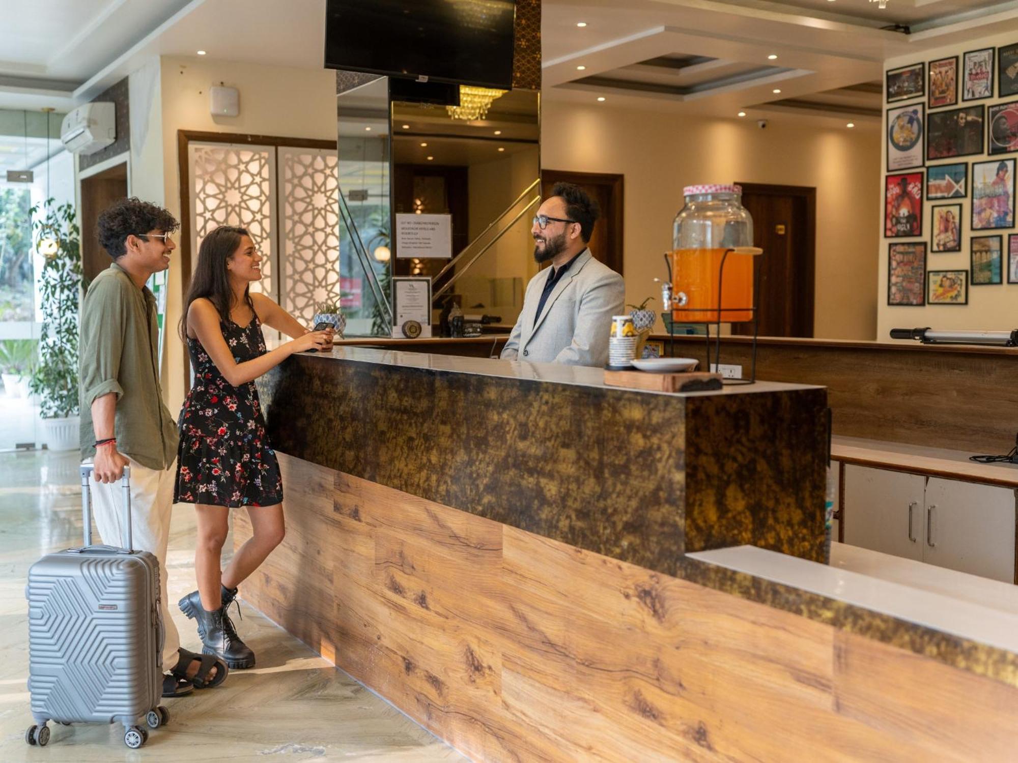 Moustache Rishikesh Luxuria Hostel ภายนอก รูปภาพ