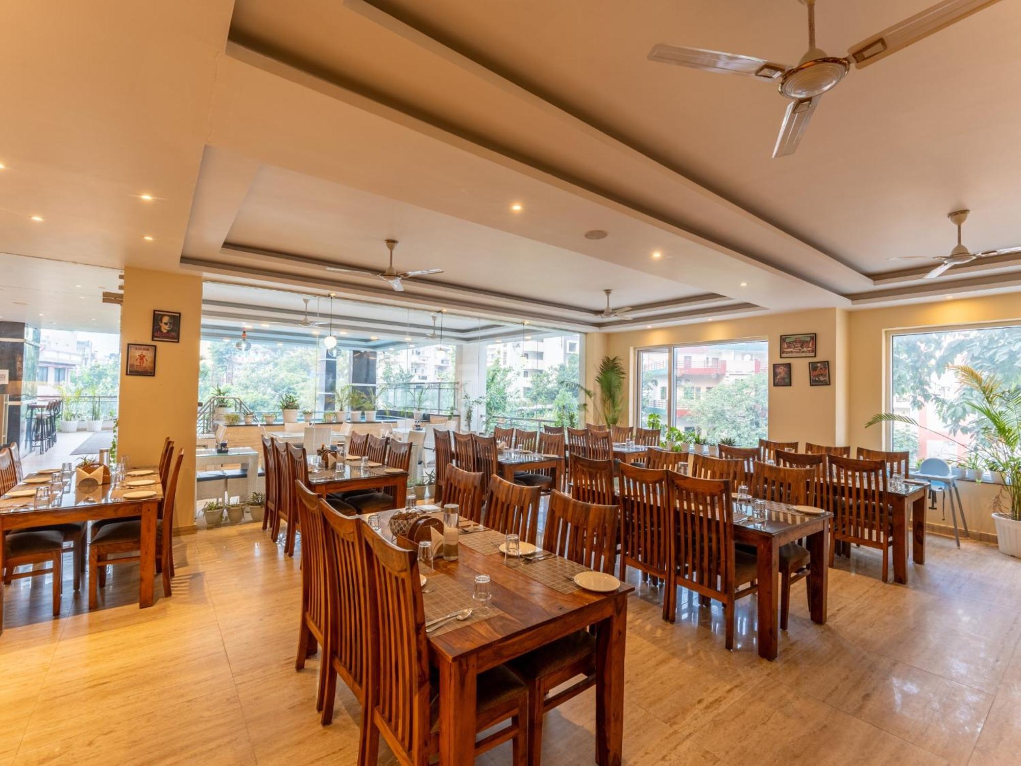 Moustache Rishikesh Luxuria Hostel ภายนอก รูปภาพ
